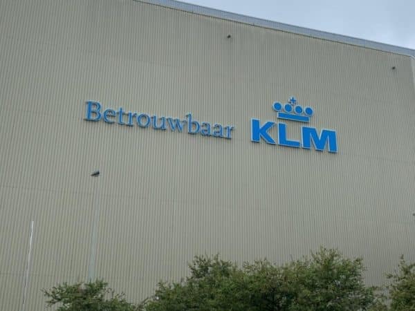 Geluidsinstallatie op 30 meter hoogte in Hangar 12 bij KLM