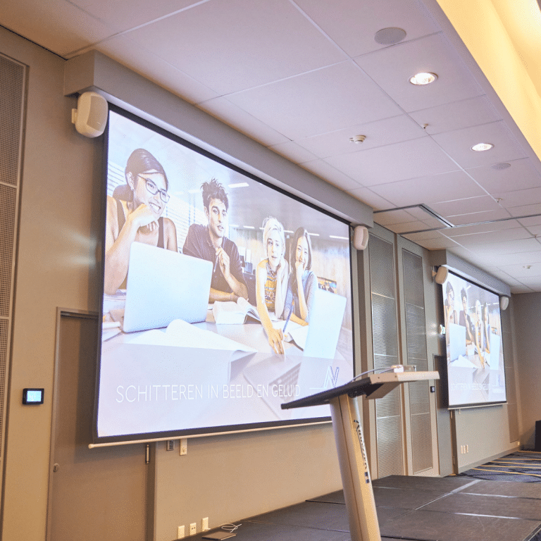 Groot Presentatie Scherm bij Bedrijven Van Brienen Audiovisueel