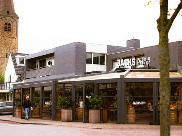 Elke dag feest bij Jacks Café met een high-end geluidssysteem